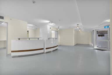 5b/81 Noosa Drive Noosa Heads QLD 4567 - Image 3