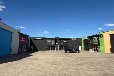 3 & 4/92 Beach Road Pialba QLD 4655 - Image 4