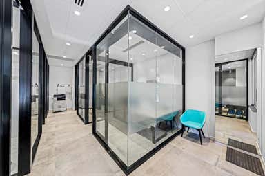 10/220 Varsity Parade Varsity Lakes QLD 4227 - Image 4