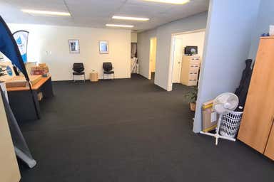 7/2 Mulgul Road Malaga WA 6090 - Image 4