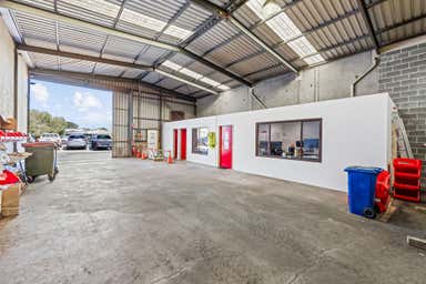 2/4 Elmsfield Road Midvale WA 6056 - Image 3