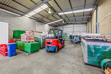 2/4 Elmsfield Road Midvale WA 6056 - Image 4