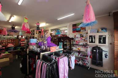 10&11/11-19 Wells Street Frankston VIC 3199 - Image 4