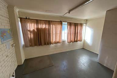 2/4 Commerce Avenue Warana QLD 4575 - Image 4