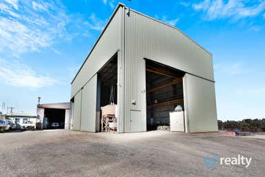 1 & 2, 11  Coonooer Street Golden Square VIC 3555 - Image 3