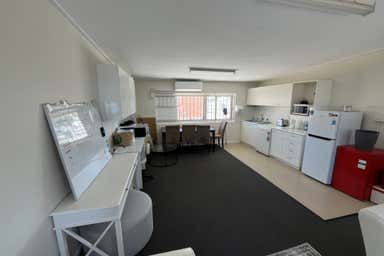 1/73 Redcliffe Parade Redcliffe QLD 4020 - Image 4