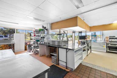 6 & 7, 130 Beerburrum Street Aroona QLD 4551 - Image 3