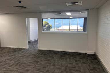 2/182 Bay Terrace Wynnum QLD 4178 - Image 3