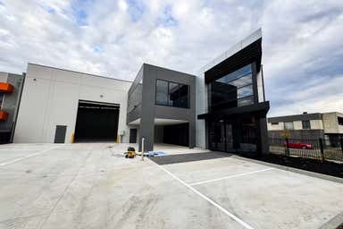 2 Morialta Road Cranbourne West VIC 3977 - Image 3