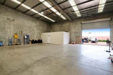 2/79 Catalano Circuit Canning Vale WA 6155 - Image 4