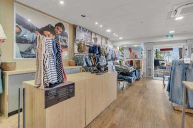 2/85 Mooloolaba Esplanade Mooloolaba QLD 4557 - Image 3