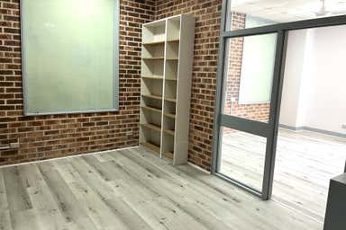 Convenient and Suitable office space - Image 3