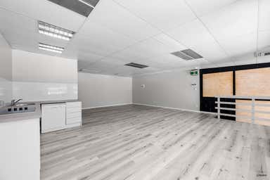 21/4 Fremantle Street Burleigh Heads QLD 4220 - Image 3