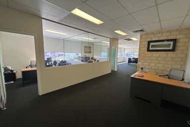 52 Mordaunt Circuit Canning Vale WA 6155 - Image 3