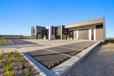 68 Reddish Close Epping VIC 3076 - Image 3