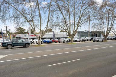 Nissan, 185-195 High Street (Midland Hwy) Bendigo VIC 3550 - Image 4