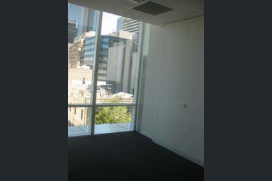 504/2 Queen Street Melbourne VIC 3000 - Image 3