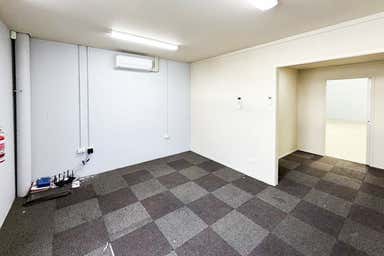 26/21 Barry Street Bayswater VIC 3153 - Image 3