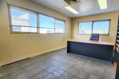 5a/242 Beringarra Avenue Malaga WA 6090 - Image 4