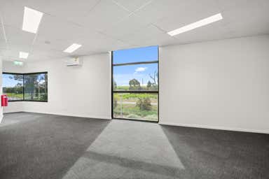 13 Moonah Circuit Brooklyn VIC 3012 - Image 4