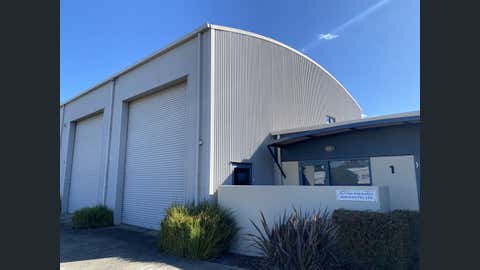Rent solar panels at 1B/11 Glenwood Drive Thornton, NSW 2322