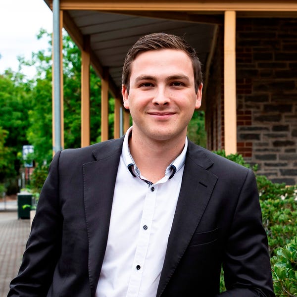 Michael Lee S'avance Real Estate RLA 302170