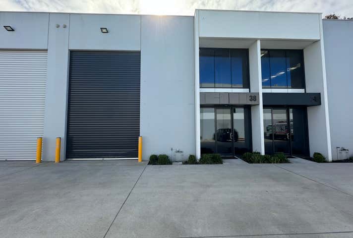 38 Stelvio Close Lynbrook VIC 3975 - Image 1