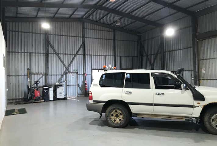 33 Rothschild Place Midvale WA 6056 - Image 15