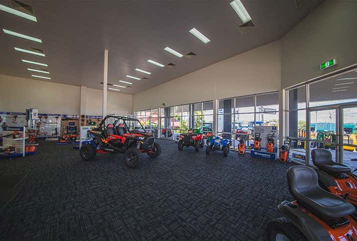 396 Yaamba Road Norman Gardens QLD 4701 - Image 4