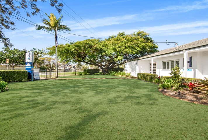 2 Kalimna Drive Broadbeach Waters QLD 4218 - Image 24