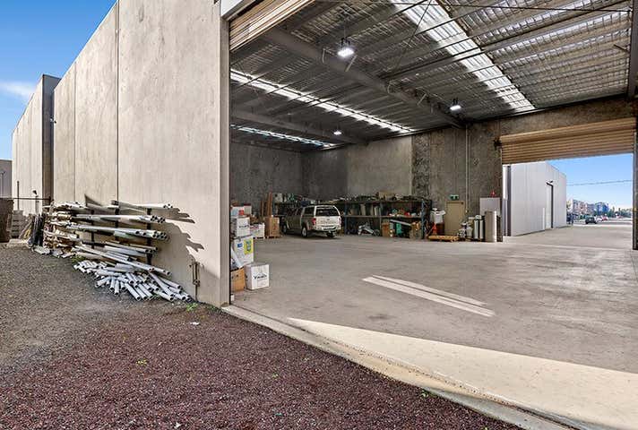 2/15 Hammer Court Hoppers Crossing VIC 3029 - Image 3