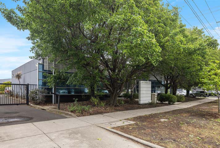 1/85 Salmon Street Port Melbourne VIC 3207 - Image 2