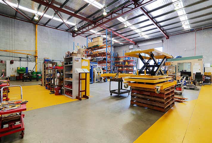 46 Tulloch Way Canning Vale WA 6155 - Image 16