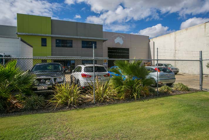 8 Mordaunt Circuit Canning Vale WA 6155 - Image 3