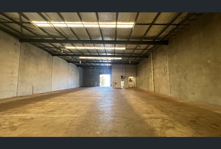 2/10 Renewable Chase Bibra Lake WA 6163 - Image 9