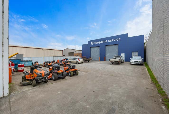 1015 Howitt Street Wendouree VIC 3355 - Image 9