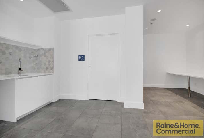 209/113 Landsborough Avenue Scarborough QLD 4020 - Image 5