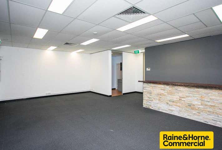 Unit 4 / 1892 Beach Road Malaga WA 6090 - Image 9