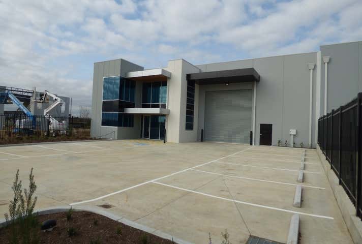 28 Remount Way Cranbourne West VIC 3977 - Image 2