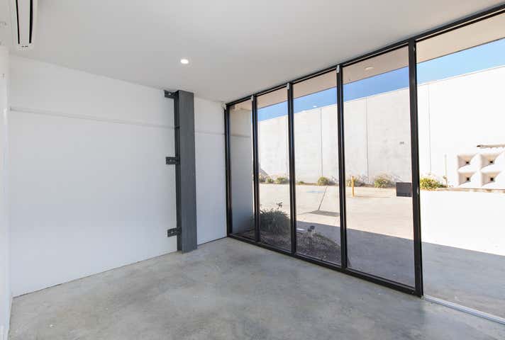 2/22 Selkirk Drive Wendouree VIC 3355 - Image 3