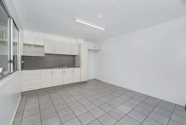 16 Ingham Road West End QLD 4810 - Image 13
