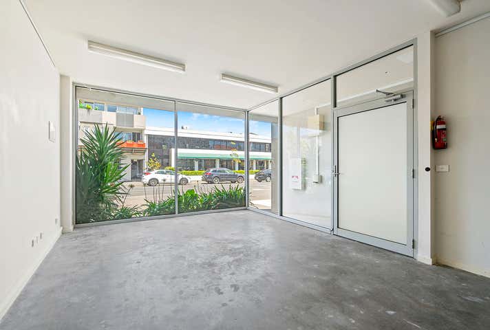 1/17 Small St Hampton VIC 3188 - Image 4