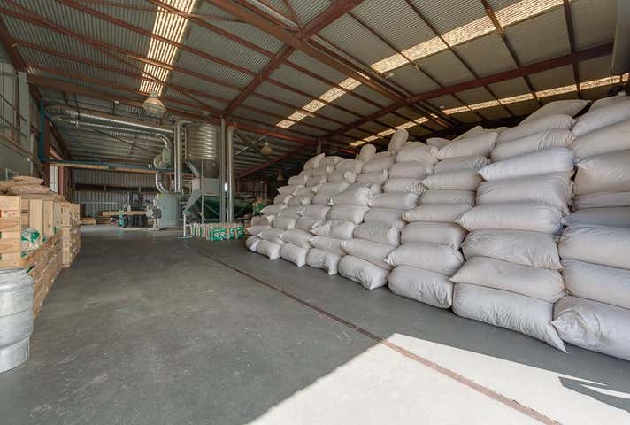 25 Stanhope Gardens Midvale WA 6056 - Image 4