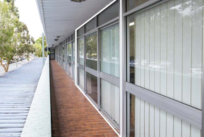 12/2 Grice Avenue Paradise Point QLD 4216 - Image 4