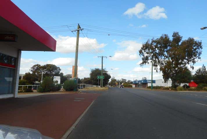 19 Peel Terrace Northam WA 6401 - Image 12