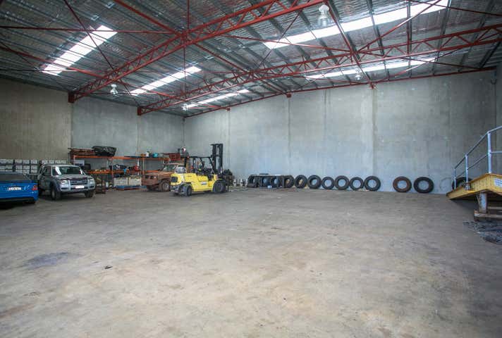 8 Mordaunt Circuit Canning Vale WA 6155 - Image 11