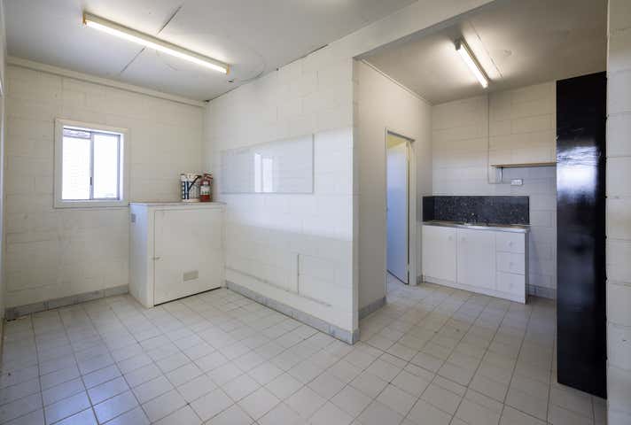 2/37 Upton Street Bundall QLD 4217 - Image 5