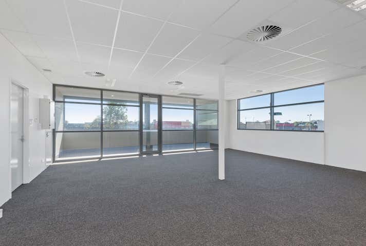 9/13 Hobsons Gate Currambine WA 6028 - Image 10