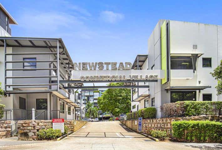 10/76 Doggett Street Newstead QLD 4006 - Image 2