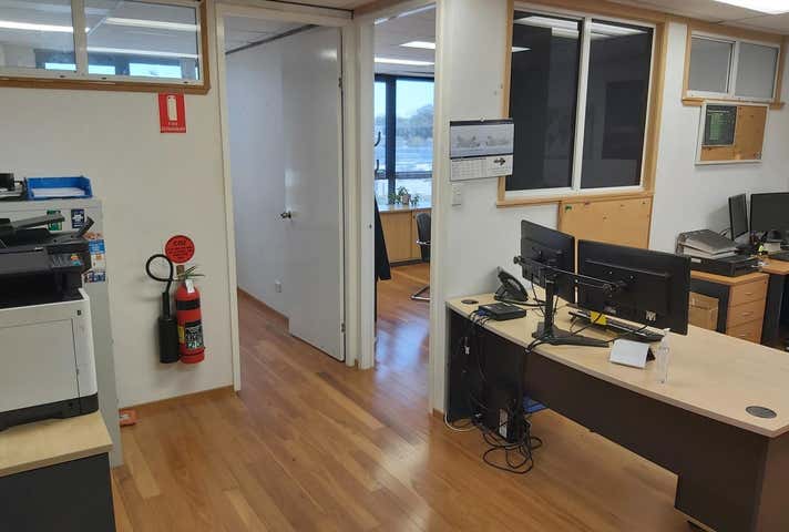 2/8 Pitt Way Booragoon WA 6154 - Image 4